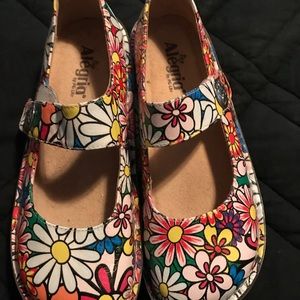 Alegria size 39(9) Mary Janes